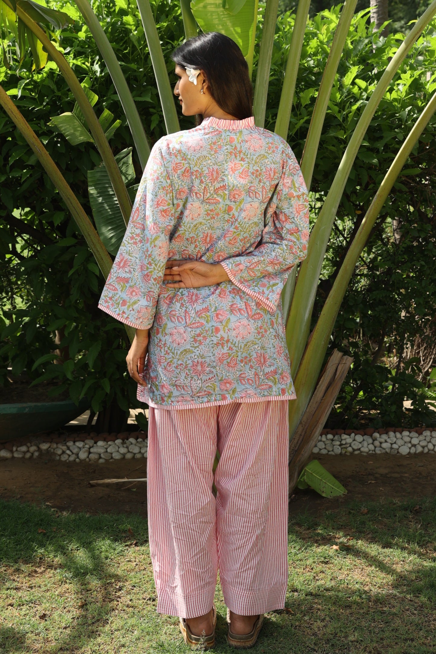 The Sunehri Set