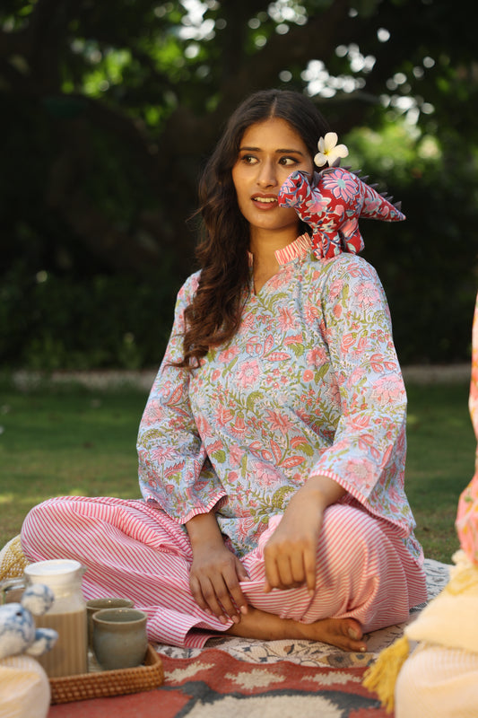 The Sunehri Set